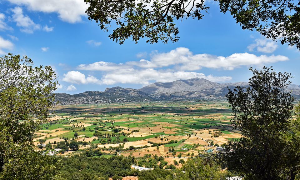 Crete: Lasithi Plateau & Knossos Palace Day Trip - Guides, languages, and the bus ride
