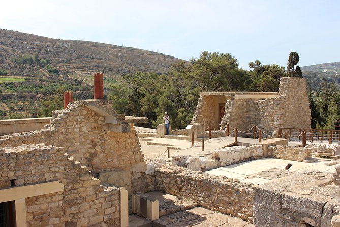 Crete Minoan Discovery Tour with Knossos Palace, Heraklion, and Live Dance Show - Who should book this Knossos and Heraklion tour?