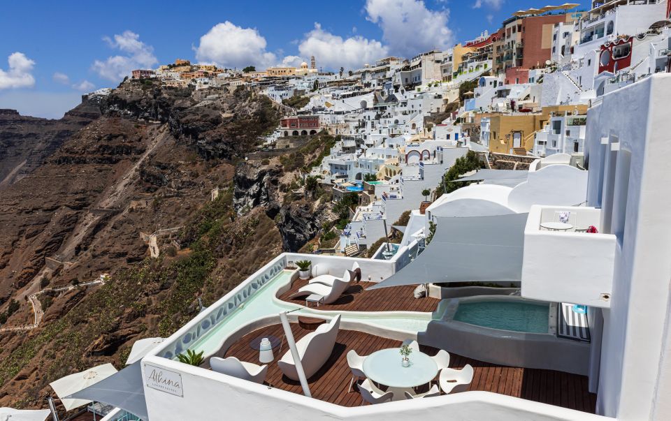 Crete: Santorini 1 Day Cruise - The guide can make a tight schedule work