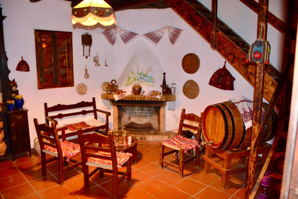 Crete: Traditional Cretan Night: Live Show and Dinner - Practical ways to enjoy the evening