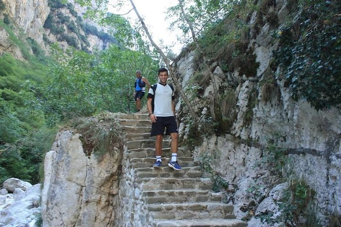 Crossing Vikos Gorge - Klima spring and the narrowest part of the gorge
