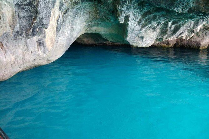Cruise to turtle's island and caves with a glass bottom boat - The glass-bottom boat question: what to expect in real life