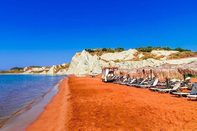 Cruise to White Rocks & Xi Beach with lunch and wine - Stop 2: Rabbit Island (Nisída Vardiánoi / Vardiani) for lighthouse remnants and shipwreck vibes