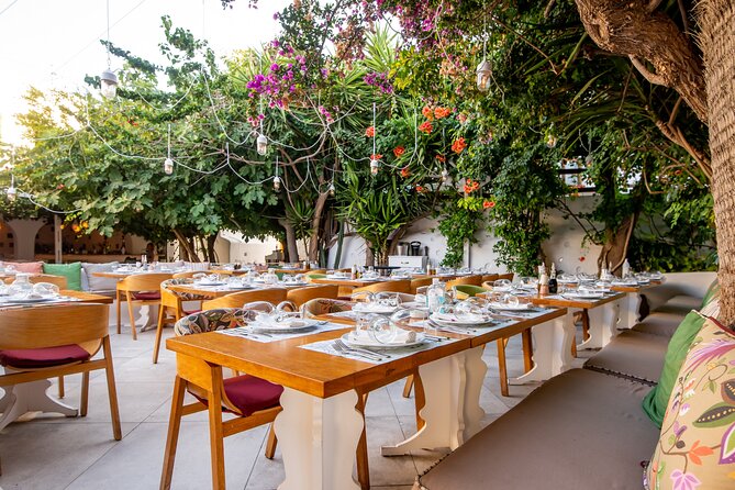 Cultural Odyssey Dance Feast in Mykonos Town - Why the Location Matters in Mykonos Town