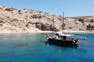 Daily Cruise - Koufonissia & Rina Cave - Kato Koufonissi: the swim break and the onboard Greek BBQ