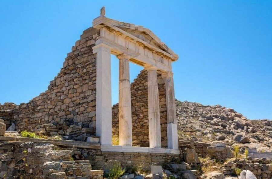 Delos and Mykonos One Day Cruise from Naxos - From Delos to Mykonos: The Short Sea Hop and the View Factor