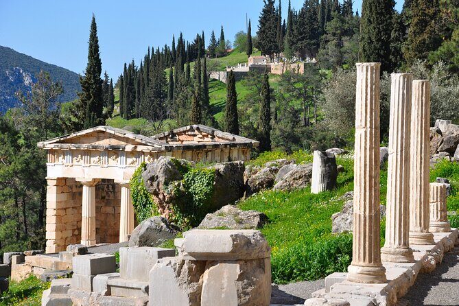Delphi and Meteora, 2-Days Private Tour - Kalabaka arrival and your Meteora-view evening