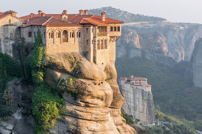 Delphi and Meteora, 2-Days Private Tour - Meteora monasteries: guided time plus enough freedom to breathe