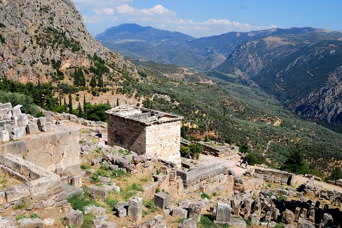 Delphi and Meteora Two Days Tour from Athens - Thermopylae and the return to Athens