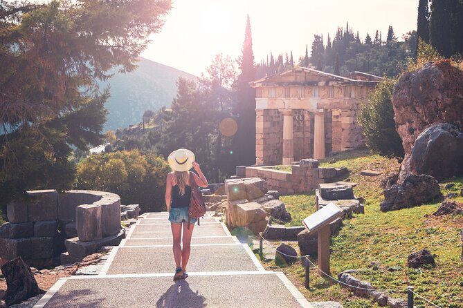 Delphi Guided Small Group Day Tour from Athens - Morning route into the sanctuary: Beotia stops and Castalia Spring