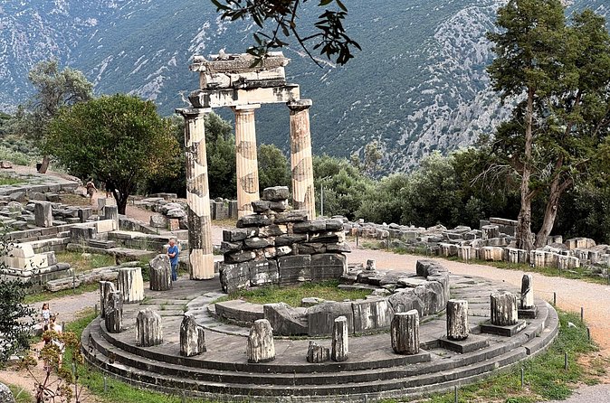 Delphi Historical Private Guided Tour & Thermopylae Hot Springs - Thermopylae and the memory of Leonidas