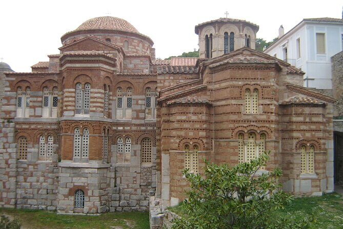 Delphi, Hosios Loukas Monastery full day private tour from Athens - Arachova and the Mount Parnassus mountain-town break