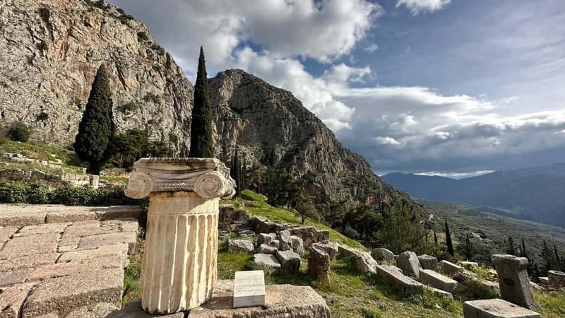 Delphi Navel Of Earth Hosios Loukas Full Day Private Tour - Who should book this Delphi day out?