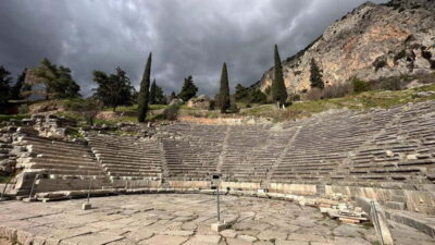 Delphi Navel Of Earth Hosios Loukas Full Day Private Tour - Hosios Loukas, a quiet Byzantine treasure