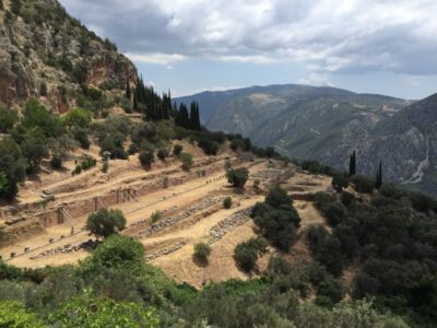 Delphi: Private Day Tour from Athens with Luxurious Vehicle - From Athens through Thiva, Livadia, and Distomo