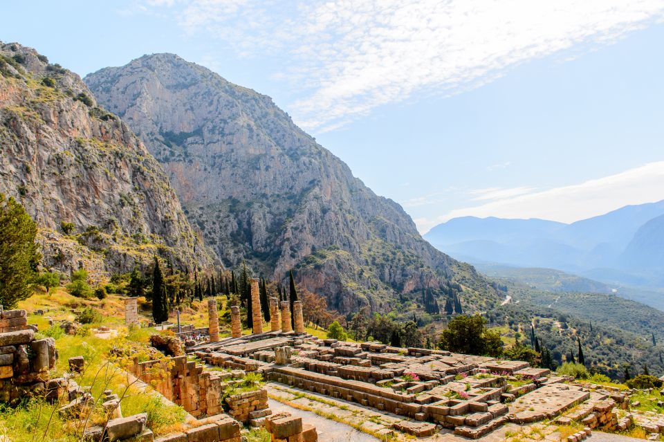 Delphi: Private Day Tour from Athens with Luxurious Vehicle - The Karakolithos Monument and the cost of memory