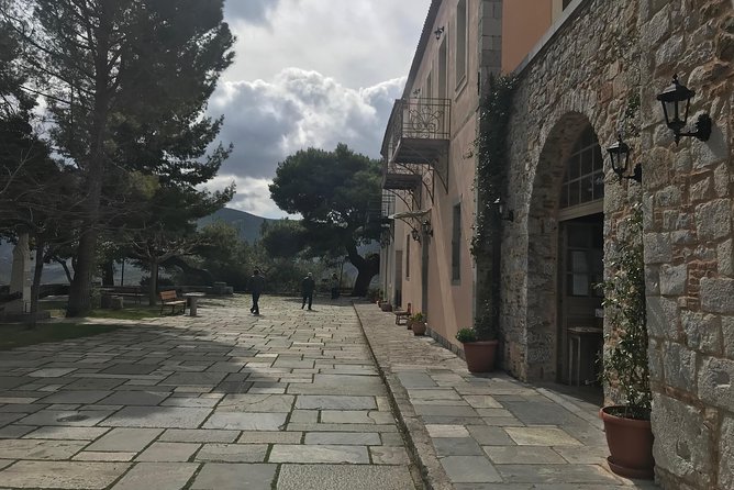 Delphi Private Full-day trip from Athens - Arriving at the Delphi Archaeological Museum