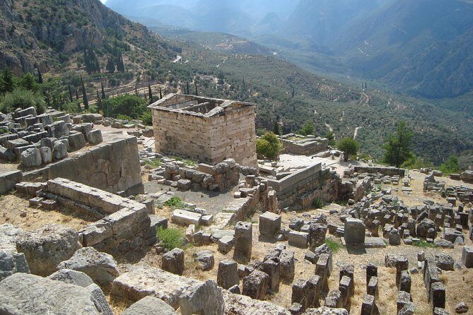 Delphi private tour: Navel of Earth, Apollo Temple, Oracle - Delphi Archaeological Museum: Where The Pieces Make Sense