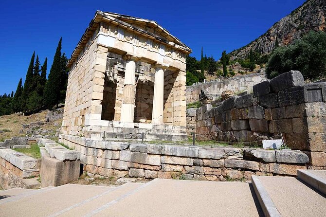 Delphi: Self-guided Audiovisual Tour with 3D Representations - Why Delphi benefits from a digital guide