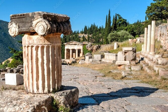 Delphi: Self-guided Audiovisual Tour with 3D Representations - Seeing the Tholos of Athena Pronaia in three dimensions