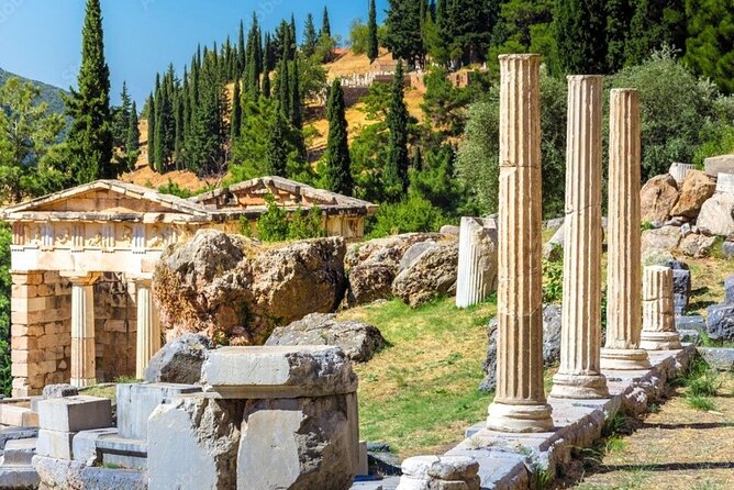 Delphi: Self-guided Audiovisual Tour with 3D Representations - Who will get the most from this tour?