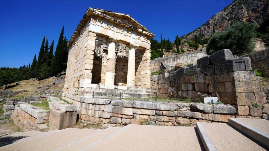 Delphi Self-Guided Tour with 3D Models & Audio (No Ticket) - Making sense of Delphi’s famous art: Charioteer and Sphinx of Naxos