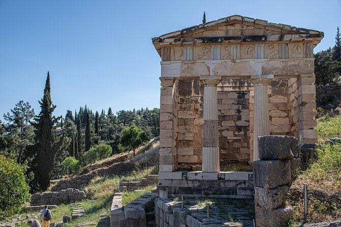 Delphi Skip-The-Line Private Tour with Licensed Guide & Admission - Price and value: Is $213.85 per person worth it?