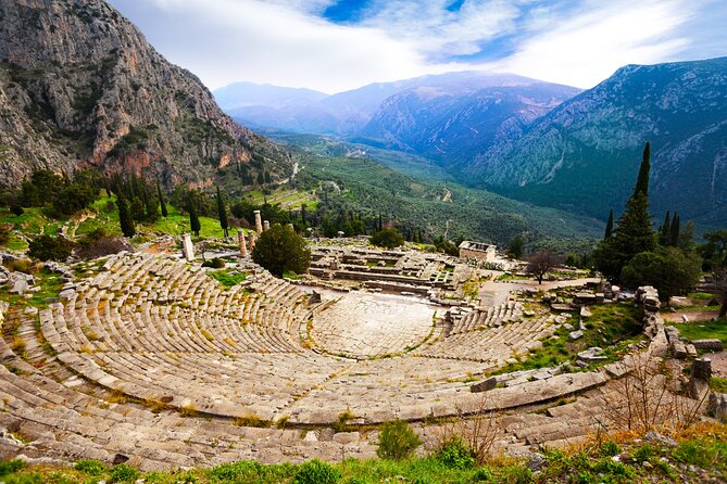 Delphi, Spanish guided one day tour - The Delphi Archaeological Museum in 45 Minutes