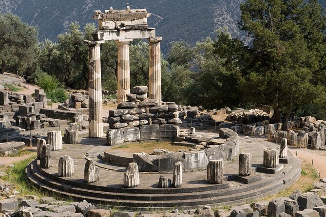 Delphi, Spanish guided one day tour - The Spanish Guide Can Shape the Day