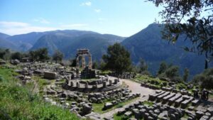 Delphi, Thermopylae full day private tour from Athens - Delphi Archaeological Site: the Temple of Apollo and the “why” behind the rocks