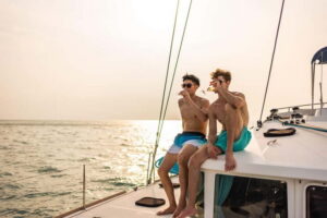 Dia: Day & Sunset Cruise with Menu by Greece's Top 100 Chef - Day Cruise at 09:00 vs Sunset Cruise at 15:00
