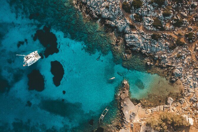Dia Island Catamaran – Premium Lunch, Open Bar, Small Group - What to watch for: the few weak points that pop up