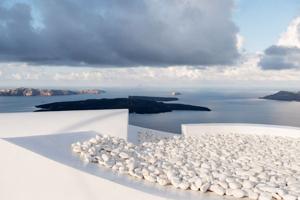 Discover Santorini: Prehistoric Akrotiri & Winery Tour - Who should book this tour