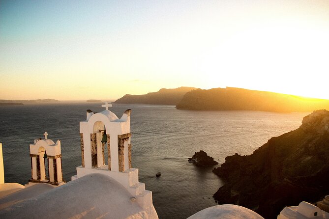Discovering Santorini : A 3-Hour Private Highlights Tour - Oia: 90 minutes for the island’s signature lanes