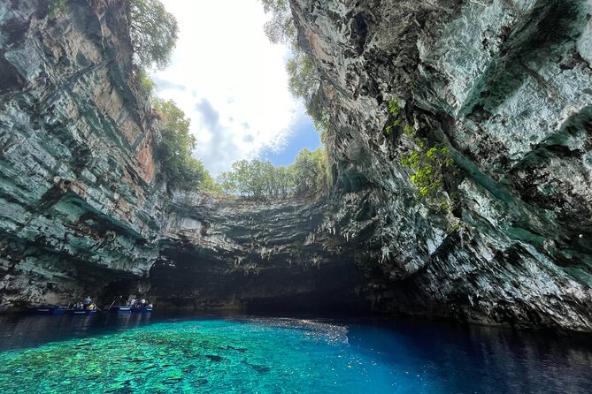 Dream Tour: Melissani Lake, Drogarati Cave, Myrtos (viewpoint) - Drogarati Cave and its remarkable sound