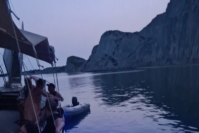 Dreamy Cruise sunset tour with dinner and unlimited wine! - Stop 1: Nisída Vardiánoi for Swimming and Dinner (45 Minutes)