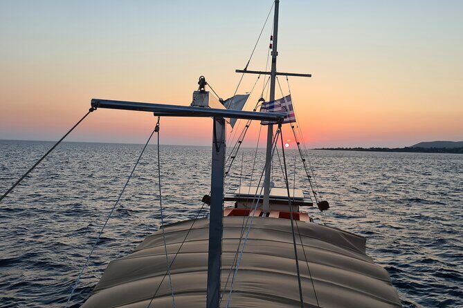 Dreamy Cruise sunset tour with dinner and unlimited wine! - The Boat Experience: Clean, Friendly, and Built for Relaxing