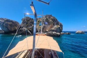 "Dreamy cruise"Daily Cruise from Argostoli harbour with a traditional Greek boat - Stop 1: White Rocks Beach — first swim, easy access, and room to breathe