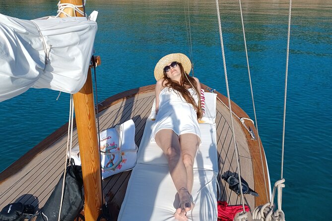 ΖΩΗ Electric Boat Daily Cruises - Agia Paraskevi Beach: a shorter stop with a small landmark