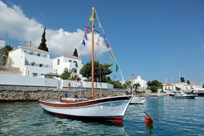 ΖΩΗ Electric Boat Daily Cruises - Zogeria Bay: one hour in Spetses’s wildest cove