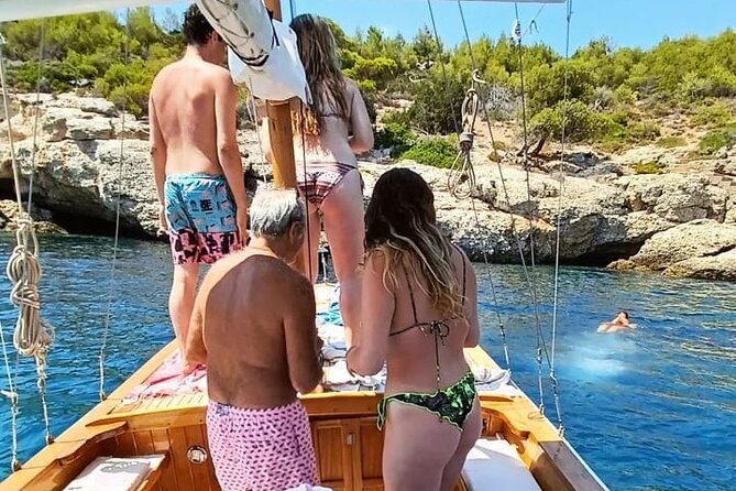 ΖΩΗ Electric Boat Daily Cruises - The Old Port and shipyards: history at the end of the cruise