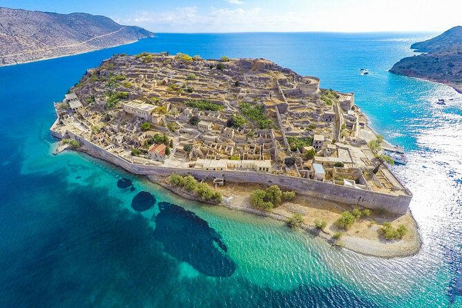 Elounda: Spinalonga Prof. Guided Boat Tour w/ BBQ + Swimming - Finding the boat in Elounda