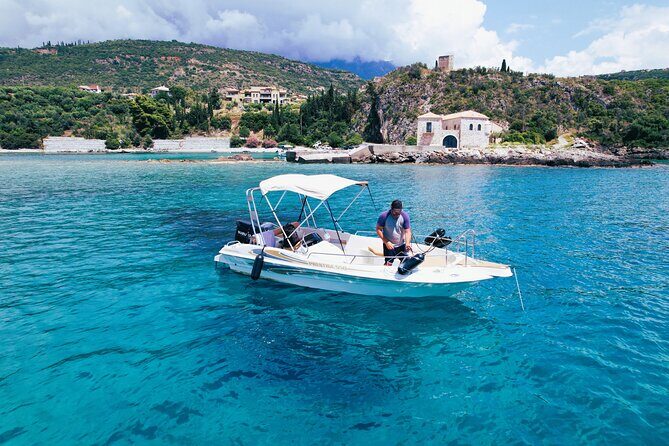 Explore Mani by boat - rent a boat in Kardamili (no licence) - Stop 1: the natural swimming pool with crystal-clear water