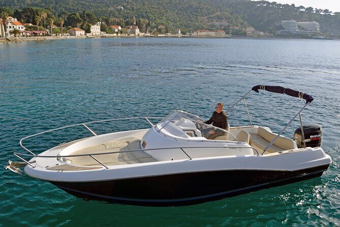 Explore Santorini and its volcanic wonders with Alex Private Boat - Meet at Santorini Old Harbor: Simple Start, Fast Exit