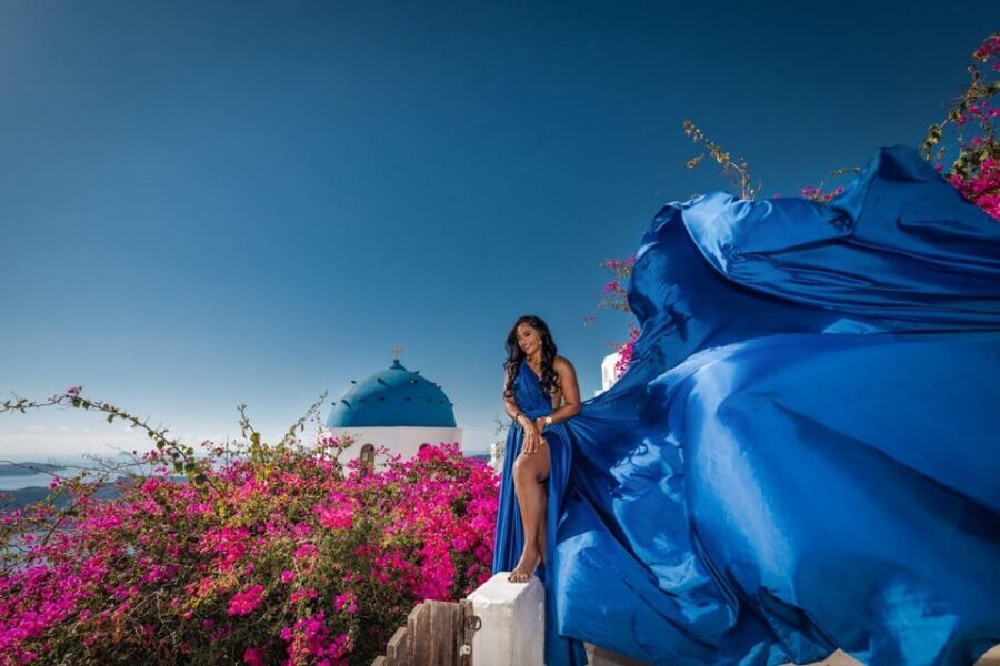 Flying dress Photoshoot in Santorini with Hotel Pickup - The studio setup in Santorini: AC, restrooms, and a real changing area