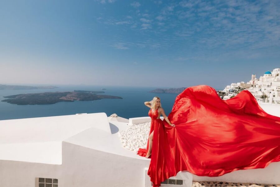 Flying dress Photoshoot in Santorini with Hotel Pickup - Fira stop: what you gain (and what to watch for)
