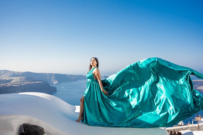 Flying Dress Photoshoot Tour in Santorini & Pick up - How the One-Hour Session Unfolds