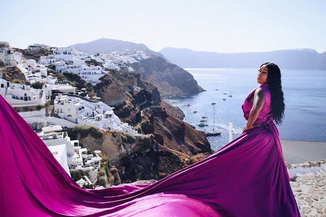 Flying Dress Private Photoshoot Santorini - Choosing between the dress colors