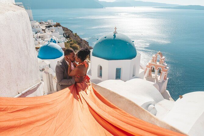 Flying Dress Santorini Photoshoot - Getting the calm shots: how the team handles crowds