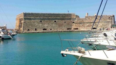Food Tour in Heraklion – Discover Cretan Flavors - Plateia Eleftherias and Dedalou: getting into the city